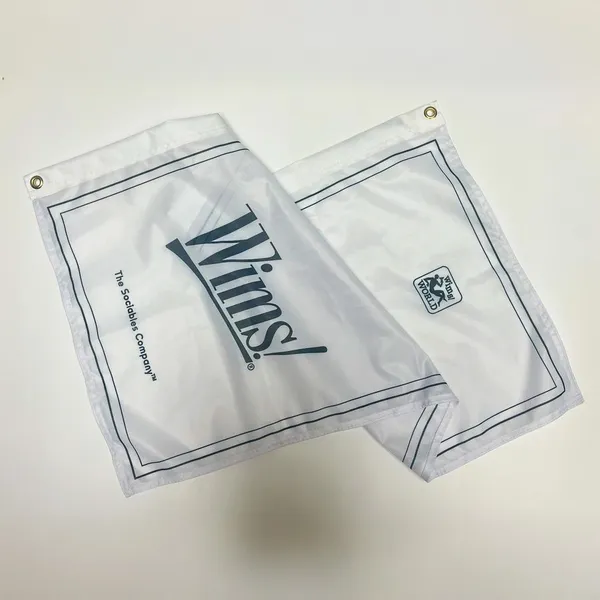 https://d2zn16t8uygl6t.cloudfront.net/printleaf/images/product/custom_flag-1x1.jpg